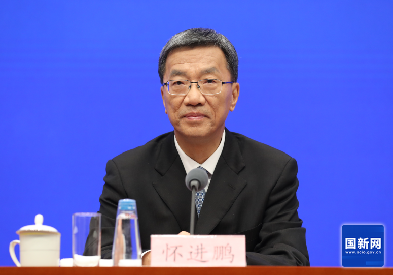 9月26日,國新辦舉行“推動高質量發展”系列主題新聞發布會,教育部部長懷進鵬在發布會上介紹情況并回答記者提問。(徐想 攝)