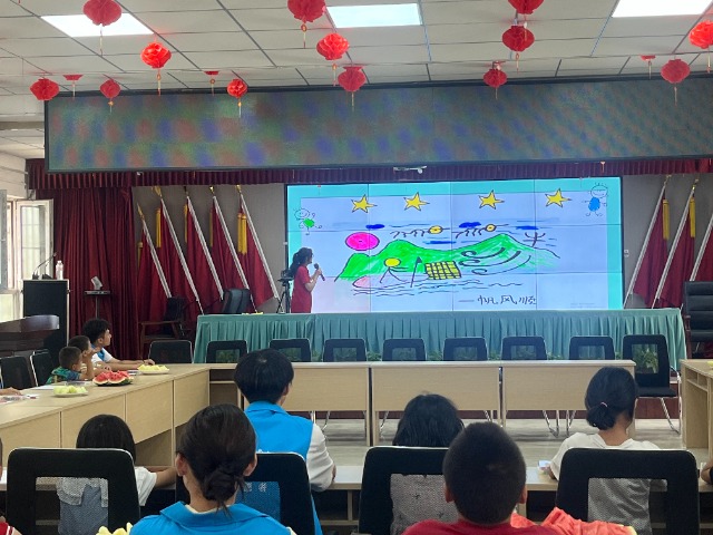 寧波職業技術大學“石榴結籽·同音同心”暑期社會實踐團隊語言教學現場 學校供圖.jpg 寧波職業技術大學“石榴結籽·同音同心”暑期社會實踐團隊語言教學現場 學校供圖.jpg