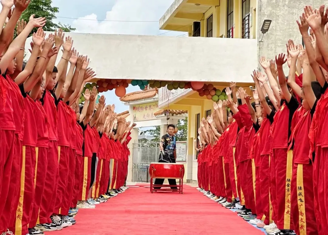 廣南縣文武學校學生在習武。  學校供圖.jpg