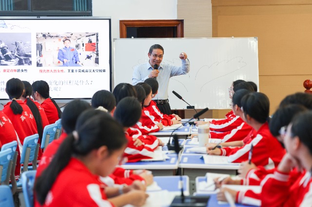 12月4日高中政治會場課堂教學(xué)展示(劉清杰拍攝) (2).jpg 12月4日高中政治會場課堂教學(xué)展示(劉清杰拍攝) (2).jpg